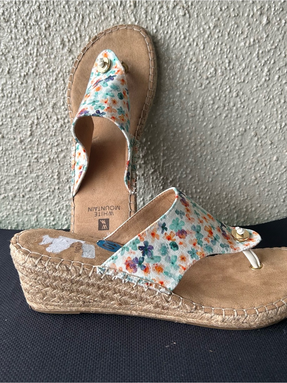 White Mountain Womens Beachball flowers Cushioned Footbed Wedge Sandals 10 NEW